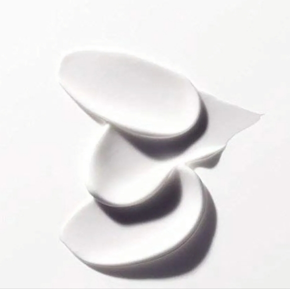 Kopari Coconut Face Cream - Lightweight Face Lotion and Daily Face Moisturizer - Picture 4 of 7